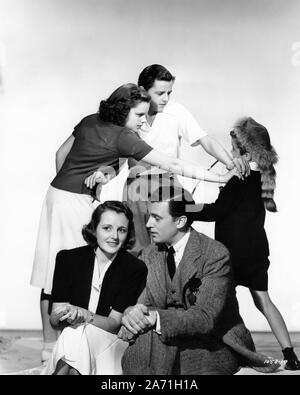 JUDY GARLAND FREDDIE BARTHOLOMEW SCOTTY BECKETT MARY ASTOR und WALTER PIDGEON in HÖREN, DARLING Direktor Edwin 1938 L. Marin Metro Goldwyn Mayer Stockfoto