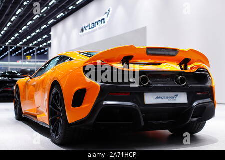 Neue Mclaren supercars innerhalb des Mclaren Leeds Showroom im Tempel Grün in Leeds. Stockfoto