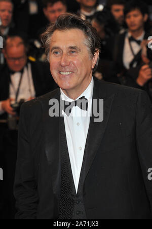 CANNES, Frankreich. Mai 15, 2013: Sänger Bryan Ferry bei der Premiere von "Der große Gatsby" die öffnung Film der 66th Festival de Cannes. © 2013 Paul Smith/Featureflash Stockfoto