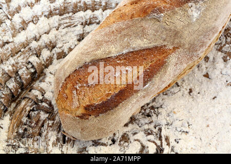 Fabrication artisanale de Schmerzen. / Traditionelle Brotherstellung. Stockfoto