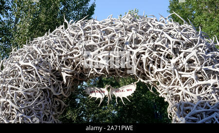 JACKSON HOLE, Wyoming, USA - 17. AUGUST 2017: Nahaufnahme eines Geweih Bogen im Park in Jackson Hole, Wyoming Stockfoto