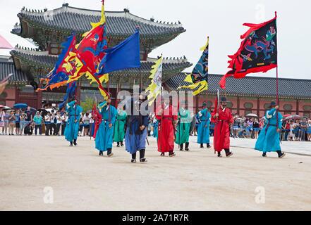 Guard ändern im königlichen Palast Gyeongbokgung, Seoul, Südkorea Stockfoto