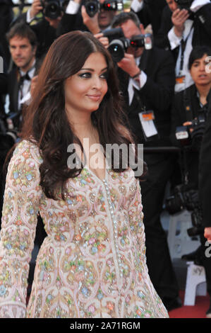 CANNES, Frankreich. Mai 20, 2013: Ashwarya Rai bei der Gala Premiere für "Blood Ties" an der 66th Festival de Cannes. © 2013 Paul Smith/Featureflash Stockfoto