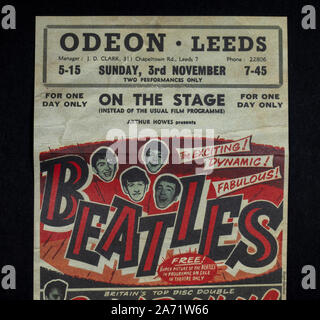 Replica Erinnerungsstücke über die Beatles: Poster Werbung die Auftritte der Beatles im Odeon Leeds, 3. November 1963. Stockfoto