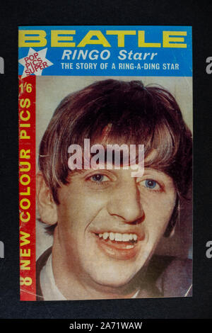 Replica Erinnerungsstücke über die Beatles: THE BEATLES Pop Pics Super Magazin für Ringo Starr. Stockfoto