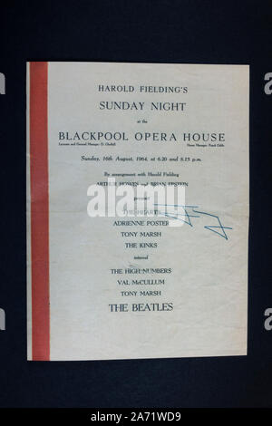 Replica Erinnerungsstücke für die Beatles: Im Inneren der Broschüre für die Beatles Auftritt am Sonntag Nacht am Blackpool Oper, 16. Aug. 64 Stockfoto