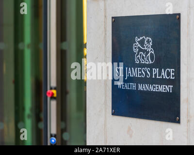 St James's Place London – Vermögensverwaltungsgesellschaft im Finanzdistrikt der Londoner City, 30 Lombard Street, London. Stockfoto