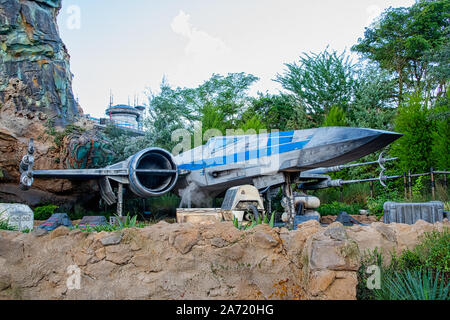 Blue X-Wing Fighter Schiff in der Galaxie Edge Star Wars Land Stockfoto