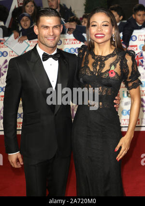 Aljaz Skorjanec und Emma Weymouth auf dem roten Teppich an der Daily Mirror Pride of Britain Awards, in Zusammenarbeit mit der TSB, im Grosvenor House Hotel, Park Lane. Stockfoto