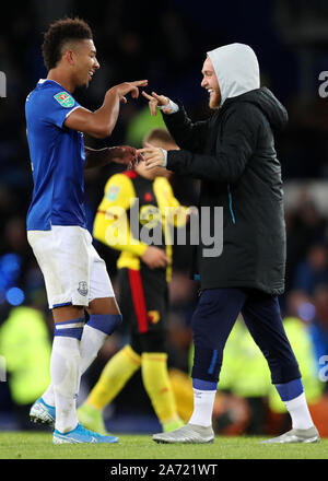 Goodison Park, Liverpool, Merseyside, UK. 29 Okt, 2019. Englische Fußball-Liga Cup, Carabao Fussball-WM, Everton gegen Watford, Torschütze des FC Everton's erstes Ziel Mason Holgate feiert mit Teamkollegen Tom Davies - Streng redaktionelle Verwendung. Keine Verwendung mit nicht autorisierten Audio-, Video-, Daten-, Spielpläne, Verein/liga Logos oder "live" Dienstleistungen. On-line-in-Match mit 120 Bildern beschränkt, kein Video-Emulation. Keine Verwendung in Wetten, Spiele oder einzelne Verein/Liga/player Publikationen Quelle: Aktion plus Sport/Alamy leben Nachrichten Stockfoto