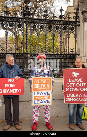 London, Großbritannien. Oktober 2019. Befürworter des Brexit außerhalb des Parlaments. Kredit: Joe Kuis / Alamy Nachrichten Stockfoto