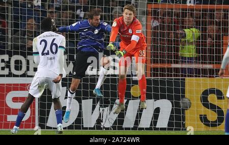 Bielefeld, Deutschland. 30 Okt, 2019. firo: 29.10.2019, Fußball, Fußball: DFB-Pokal, Saison 2019/2020, Arminia Bielefeld - FC Schalke 04 2:3 Alexander Nubel. | Verwendung der weltweiten Kredit: dpa/Alamy leben Nachrichten Stockfoto