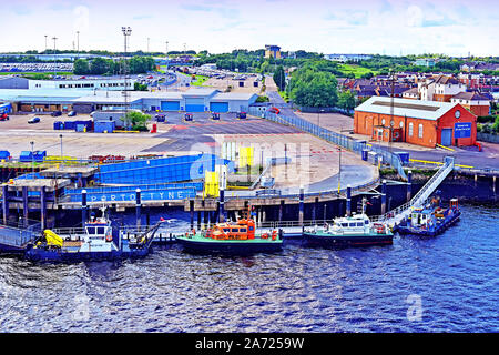 Fluss Tyne Tyne Fähre Hafen und kleine Boot Liegeplätze Stockfoto