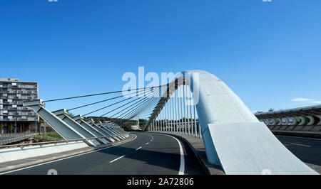 Die moderne Brücke Struktur Details eine Straße Stockfoto