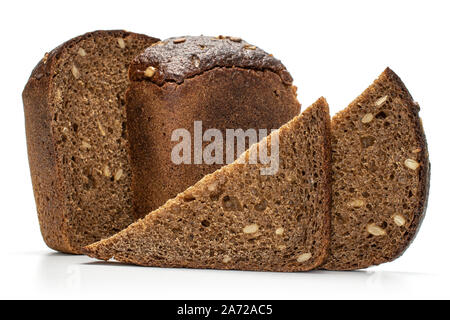 Gruppe von zwei Hälften zwei Scheiben frisch gebackenes Brot auf weißem Hintergrund Stockfoto
