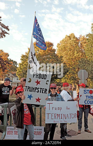 Trump Anhänger Rallye am Otterbein Universitätscampus in Westerville, Ohio, wo ein Demokrat Rathaus bewirtet wurde. Stockfoto