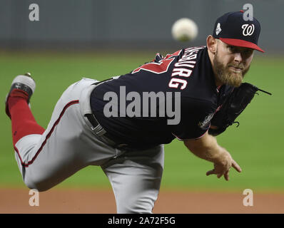 Houston, USA. 29 Okt, 2019. Washington Angehörigen des Kruges Stephen Strasburg wirft gegen die Houston Astros im zweiten Inning in Spiel 6 der World Series 2019 im Minute Maid Park in Houston am Dienstag, 29. Oktober 2019. Die Astros führen die Reihe 3-2 über den Angehörigen. Foto von trask Smith/UPI Quelle: UPI/Alamy leben Nachrichten Stockfoto