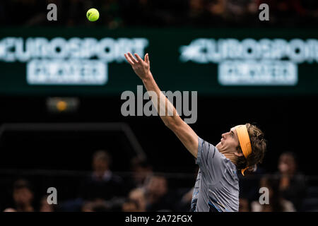 Paris. 29 Okt, 2019. Alexander Zverev in Deutschland dient während der zweiten Runde Spiel gegen Fernando Verdasco aus Spanien Am Rolex Paris Masters 1000 an der AccorHotels Arena in Paris, Frankreich, 29. Oktober 2019 statt. Credit: Aurelien Morissard/Xinhua/Alamy leben Nachrichten Stockfoto