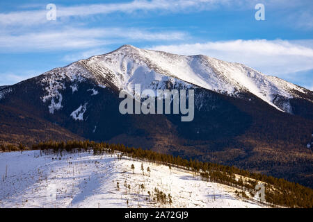 Eine malerische Aussicht auf den Humphreys Peak in den San Francisco Peaks in der Nähe von Flagstaff, Arizona, USA Stockfoto