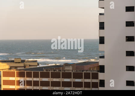 Meer vom Tramandai City Beach, RS, Brasilien. Mit Stränden in Rio Grande do Sul an der Küste von Rio Grande do Sul, die nach Gemeinden aufgelistet sind, Stockfoto