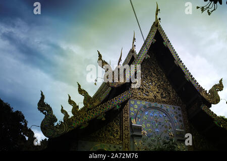 Chiang Mai, Thailand: 14. September 2019: Wat Ket Karam Kapelle mit Stuck Designs eingerichtet ist sehr exquisit. Stockfoto