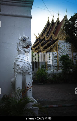 Chiang Mai, Thailand: 14. September 2019: Wat Ket Karam Kapelle mit Stuck Designs eingerichtet ist sehr exquisit. Stockfoto