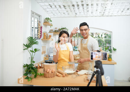 Paar Teig zusammen, Backen und Kochen Konzept rustikalen Stil Foto für Cook Buch und Kochen blog Stockfoto