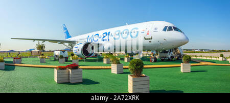 Irkut Flugzeug für Passagiere Liner MS-21 flying Prototyp. Russland, Moscow Region Schukowski, Flughafen Ramenskoe. Aviasalon MAKS 2019. 29. August 2019 Stockfoto