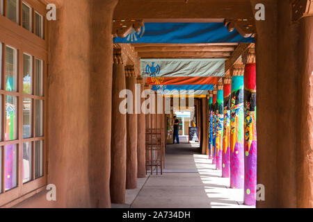 Santa Fe New Mexico Native American Museum Kolonnade Kunst Stockfoto