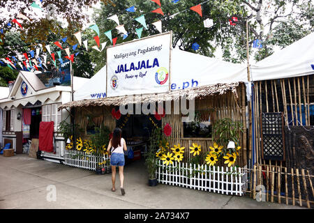 ANTIPOLO CITY, Philippinen - Oktober 28, 2019: Fassade des Display Ständen von mehreren Gemeinden der Provinz Rizal im provinziellen capitol Grou Stockfoto