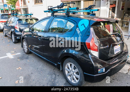 Okt 18, 2019 Berkeley/CA/USA - GIG Auto Teilen ist ein Carsharing Service von AAA, in der San Francisco Bay Area; das Unternehmen betreibt eine Flotte von Toyota P Stockfoto