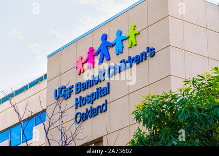 Okt 18, 2019 Oakland/CA/USA - UCSF Benioff Children's Hospital Fassade, östlich von San Francisco Bay Area. Stockfoto