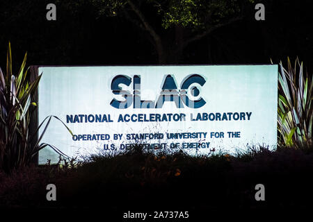 19 Okt, 2019 Menlo Park/CA/USA-Zeichen angezeigt, das, am "Eingang" des SLAC National Accelerator Laboratory im Silicon Valley Stockfoto