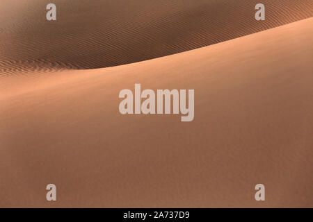 Abstrakte natürlichen Hintergrund, Liwa Wüste in Abu Dhabi, schöne sandige Landschaft, Safari, Reisen in die Vereinigten Arabischen Emirate Stockfoto