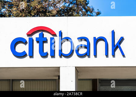 Okt 24, 2019 Mountain View/CA/USA - Citibank Logo bei einer Ihrer Niederlassungen in South San Francisco Bay Area; Citibank ist die Consumer Division von f Stockfoto