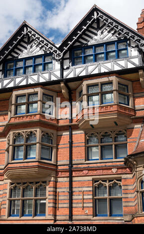 Old Queens Chambers Gothic Revival-Stil verziertes rotes Backsteingebäude von Watson Fothergill 1897, Long Row, Nottingham, England, Großbritannien Stockfoto