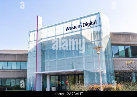 Okt 27, 2019 Milpitas/CA/USA - Western Digital Hauptsitz im Silicon Valley, Western Digital Corporation ist ein US-amerikanischer Computer Festplatte Stockfoto