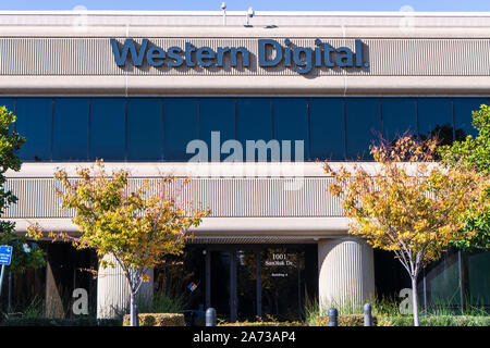 Okt 27, 2019 Milpitas/CA/USA - Western Digital Hauptsitz im Silicon Valley, Western Digital Corporation ist ein US-amerikanischer Computer Festplatte Stockfoto