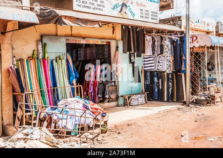 Stoff Online-Shop in Banjul, der Hauptstadt von Gambia, Westafrika. Stockfoto