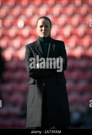 Man Utd Frauen manager Casey Stoney während des FAWSL Match zwischen Manchester United und Frauen lesen Frauen an Leigh Sports Village, Leigh, England auf Stockfoto