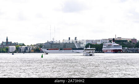 Stockholm, Schweden - August 09, 2019: Kreuzfahrtschiffe im Hafen von Stockholm. Stockholm ist die Hauptstadt und die grösste Stadt in Schweden. Stockfoto