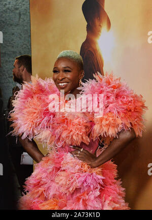 Los Angeles, USA. 30 Okt, 2019. Warf Mitglied Cynthia Erivo besucht die Premiere des historischen motion picture Drama 'Harriet' im Orpheum Theater in der Innenstadt von Los Angeles am Dienstag, 29. Oktober 2019. Storyline: Basierend auf die spannende und inspirierende Leben von einem ikonischen amerikanischen Freiheitskämpfer, Harriet erzählt die außergewöhnliche Geschichte von Harriet Tubman's Flucht aus der Sklaverei und der Umwandlung in eine von Amerikas größten Helden. Ihr Mut, Einfallsreichtum und Beharrlichkeit befreit hunderte von Sklaven und verändert den Lauf der Geschichte. Quelle: UPI/Alamy leben Nachrichten Stockfoto