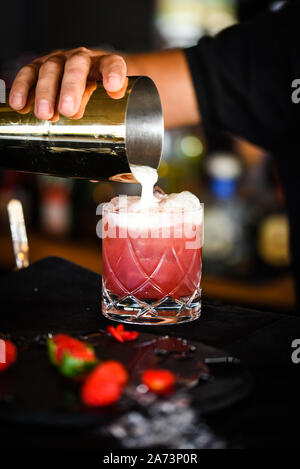 Köstlicher Himbeer- und Limettencocktail Stockfoto