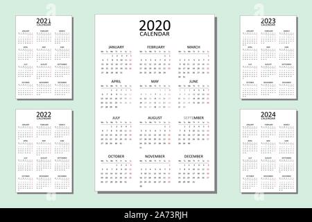 Der Kalender für 5 Jahr. Vektor design Druckvorlage für 2020, 2021, 2022, 2023 und 2024. Woche beginnt am Montag. 12 Monate auf einer Seite. Einfach. Stock Vektor