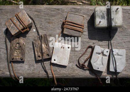 Ansicht von oben Fotografie verschiedener Metal Viking Schmuck Werkzeuge oder Metall-schimmel Stockfoto