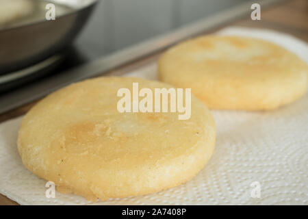 Essen Fotografie der Venezolanischen oder Kolumbianischen arepas Stockfoto