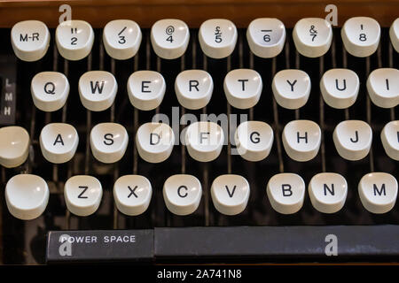 Nahaufnahme eines altmodischen Schreibmaschinentastatur Stockfoto