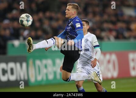 Bielefeld, Deutschland. 30 Okt, 2019. firo: 29.10.2019, Fußball, Fußball: DFB-Pokal, Saison 2019/2020, Arminia Bielefeld - FC Schalke 04 2:3 EINZELAKTION, Joakim Nilsson | Verwendung der weltweiten Kredit: dpa/Alamy leben Nachrichten Stockfoto