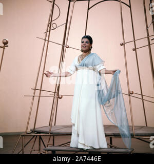 Von uns für Sie, zeigen Sie mit klassischer Musik, Deutschland 1969, Mitwirkender: Jeanette Scovotti, amerikanische Opernsängerin. Stockfoto