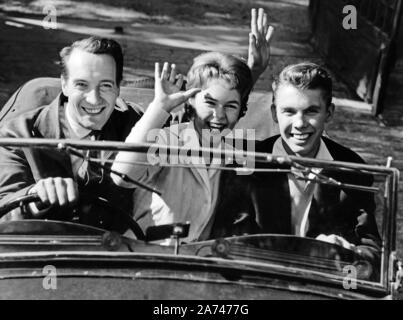 Wenn die Conny mit dem Peter, Deutschland 1958, Regie: Fritz Umgelter, Darsteller: Rolf Pinegger, Cornelia Conny Froboess, Peter Kraus Stockfoto